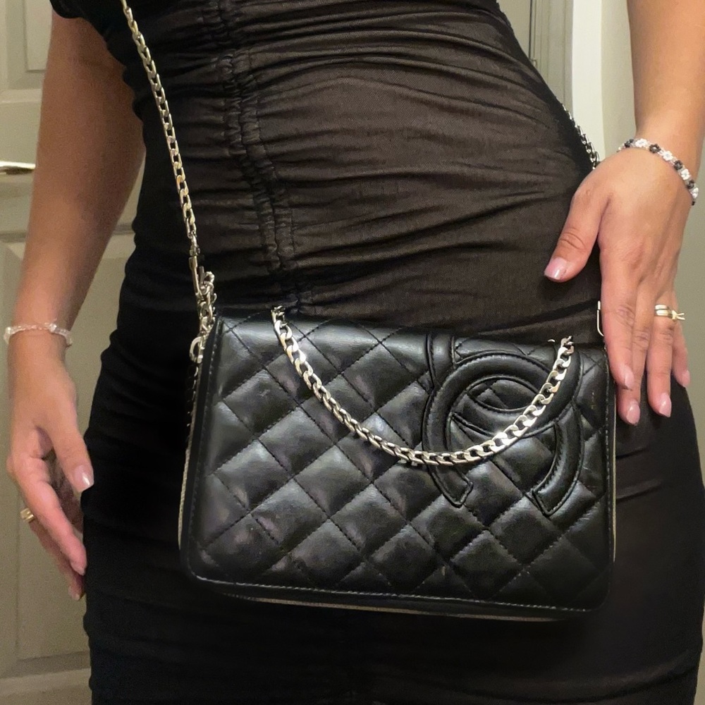 CHANEL Black Quilted Crossbody Bag with Diamond Pattern